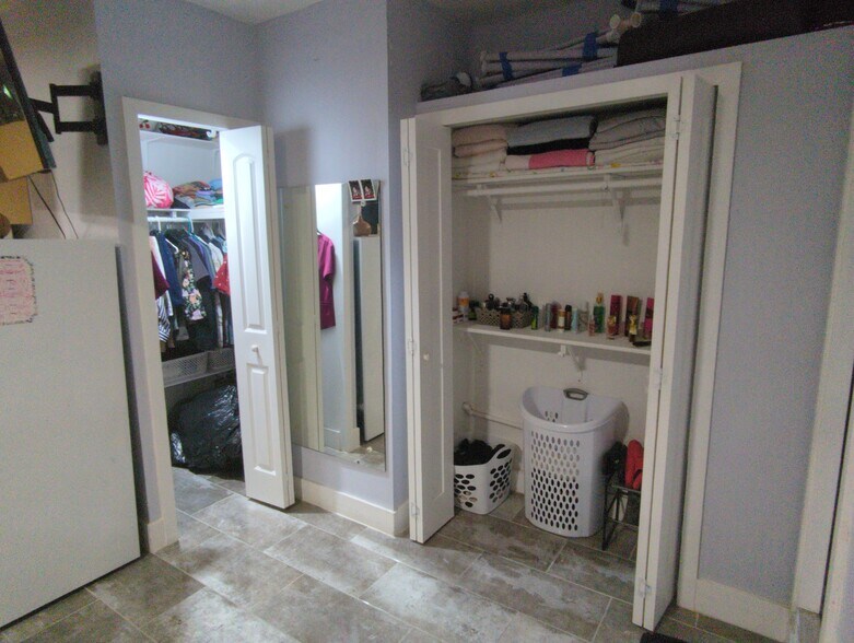 Building Photo - 901 SW 103rd Ct