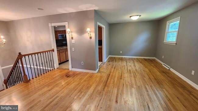 Building Photo - 318 Oakwood Ave