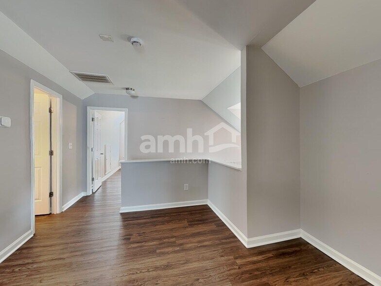 Building Photo - 321 Collinsworth Dr