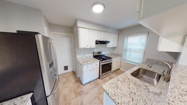 Building Photo - 10214 Missel Thrush Dr