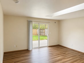 Building Photo - 60 E Hemlock Ct