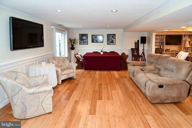 Building Photo - 9401 Hickory View Pl