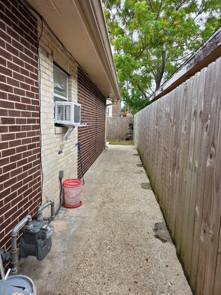 Building Photo - 7636 Alabama St