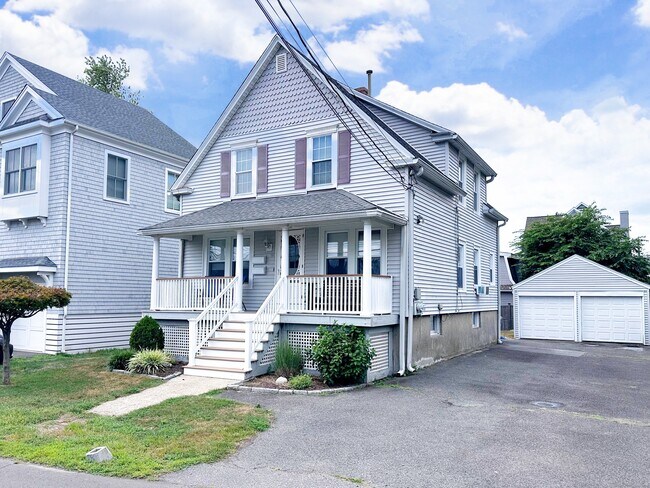 Building Photo - 66 Veres St