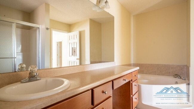 Building Photo - 5002 Blakemore Dr SE