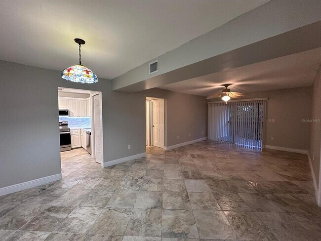 Building Photo - 721 N Pine Island Rd