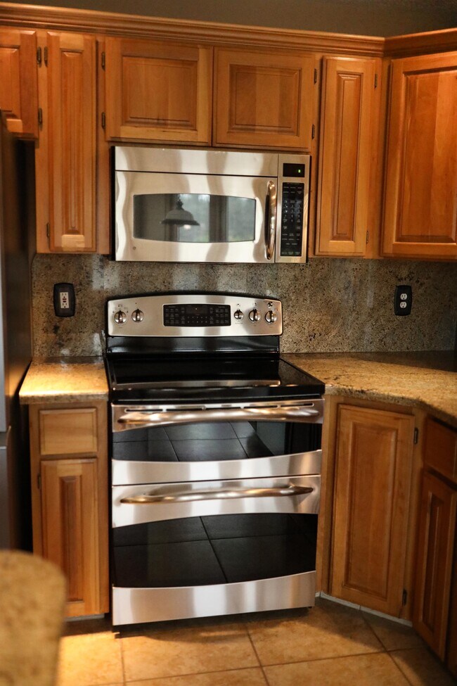Building Photo - 503 S Shelley Lake Ln