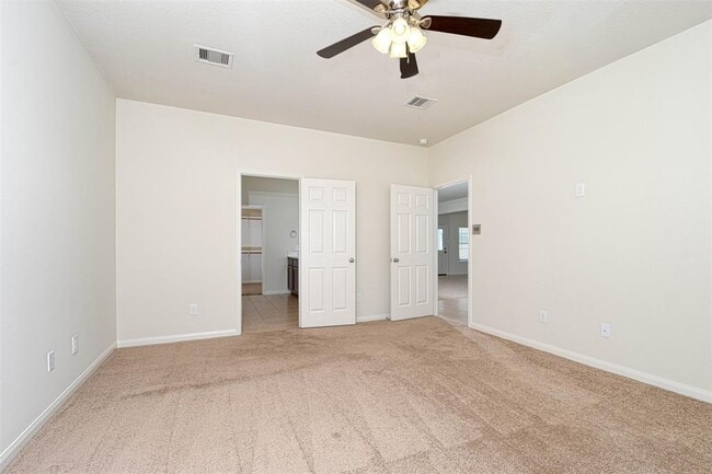 Building Photo - 30803 W Lost Creek Blvd