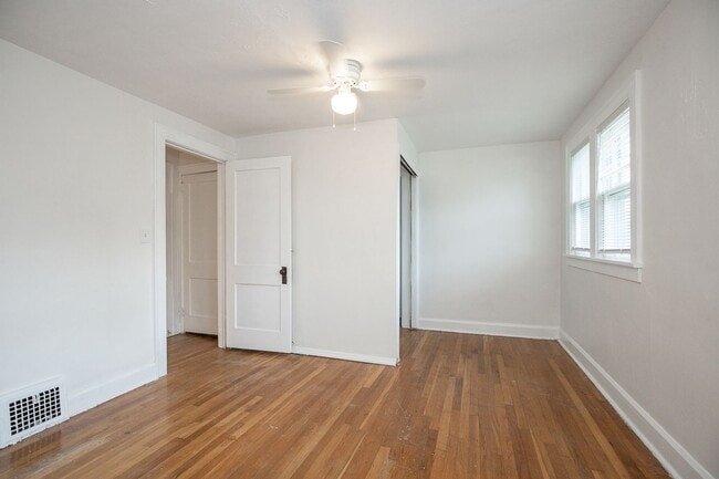 Building Photo - 3 Bedroom/2 bath Single House!! Euclid!!!