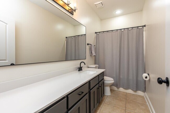 Building Photo - 2864 Summer Oaks Pl