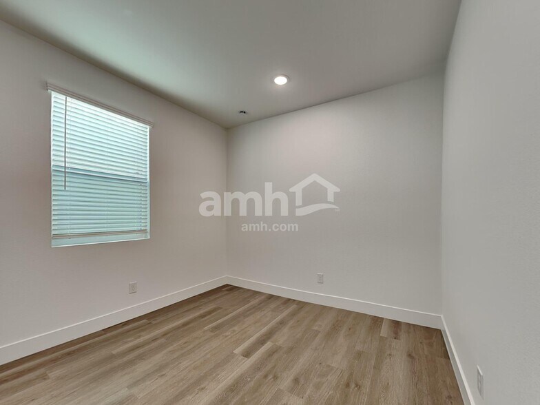 Building Photo - 8095 Braavos Peninsula Ave