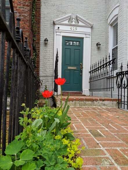 front walkway - 419 A St NE