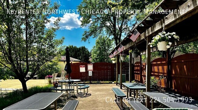 Building Photo - 1465 N Winslowe Dr