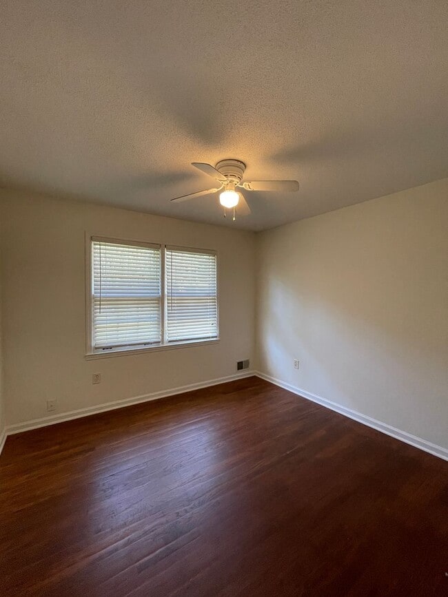 Building Photo - **PRELEASING**130 Derby Street | 3 BED 1.5 BATH CLOSE TO CAMPUS