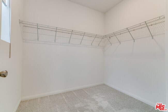 Building Photo - 713 Daniel Freeman Cir