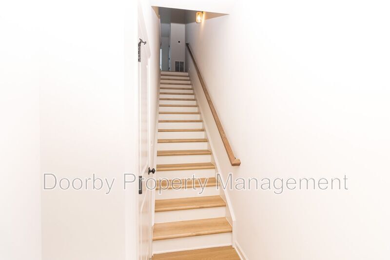 Building Photo - 642 Belletrace Cir