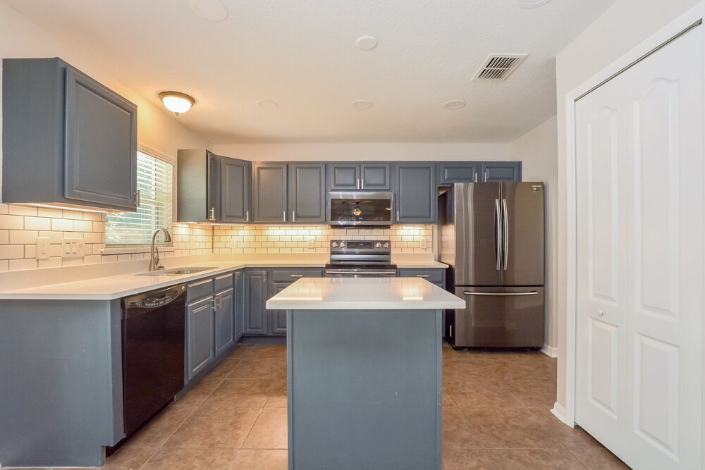 Building Photo - 7545 Sloewood Dr