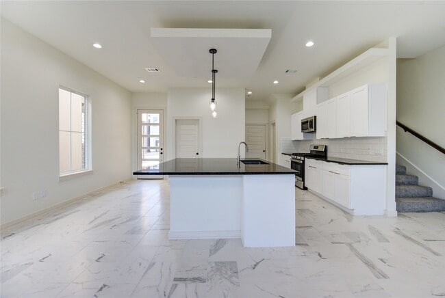 Building Photo - 2922 El Fenice Ln