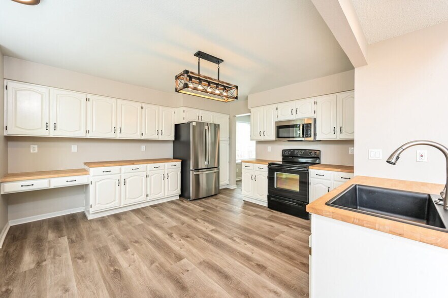 Building Photo - 7572 Dawn Dr