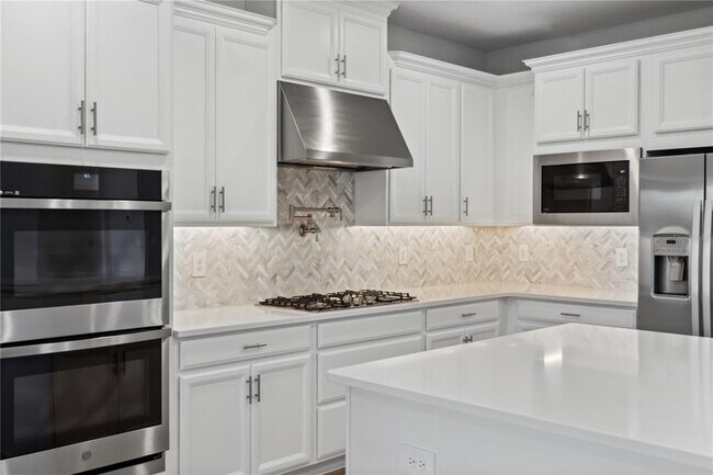 Building Photo - 512 Bellflower Way