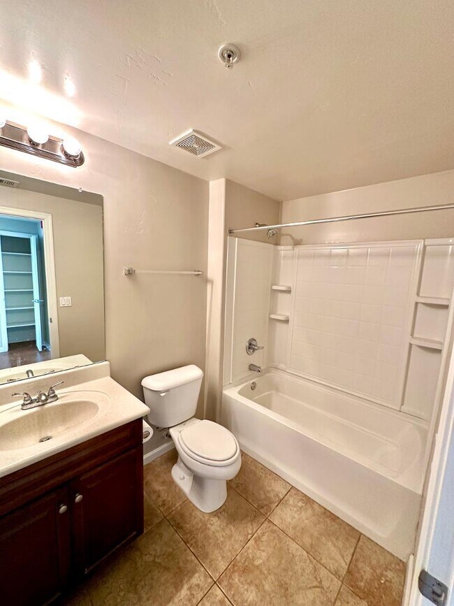 Building Photo - 1920 E Bell Rd