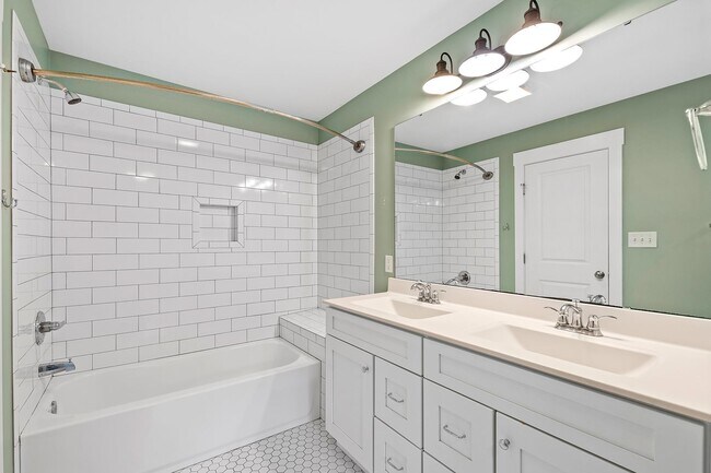 Building Photo - Charming Cape Cod in Tuscaloosa Lakewood!