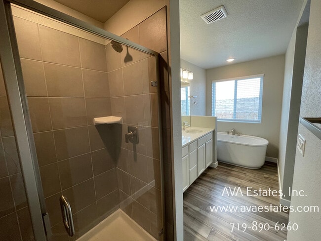 Building Photo - 2403 Sunrise Ln