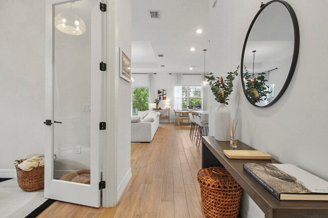 Building Photo - 10369 Northbrook Cir