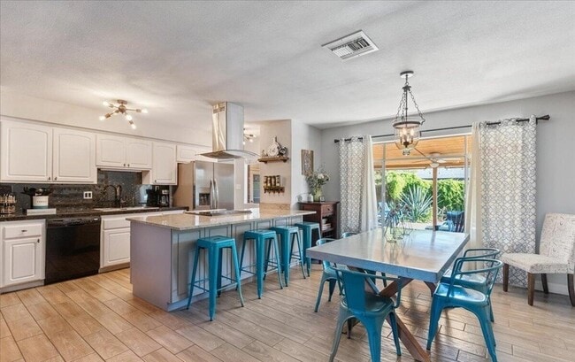 Building Photo - 8401 E Bonita Dr