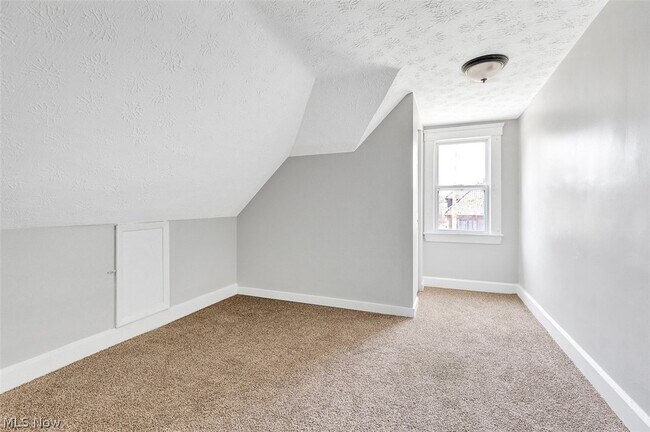 Building Photo - 9807 Parkgate Ave