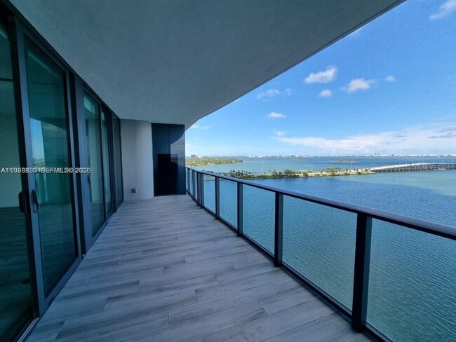 Building Photo - 3131 NE 7th Ave