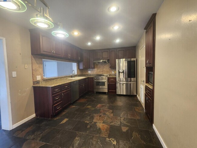 Building Photo - 7482 Larkdale Ave