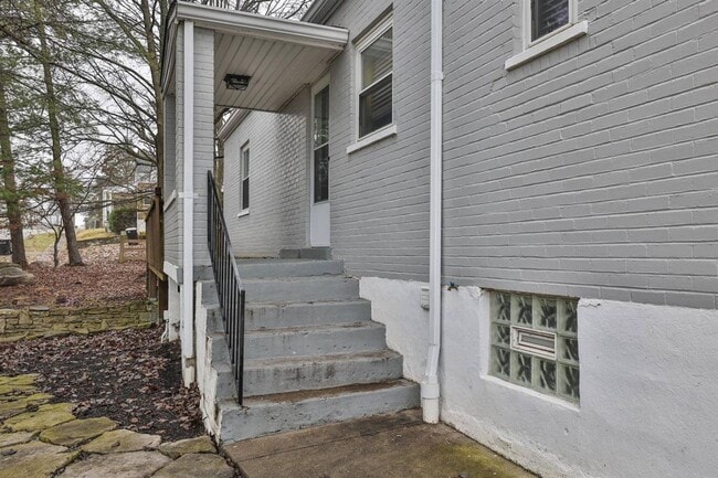 Building Photo - DELHI TWP- Spacious 4 bedroom 3 bath Cape Cod with garage