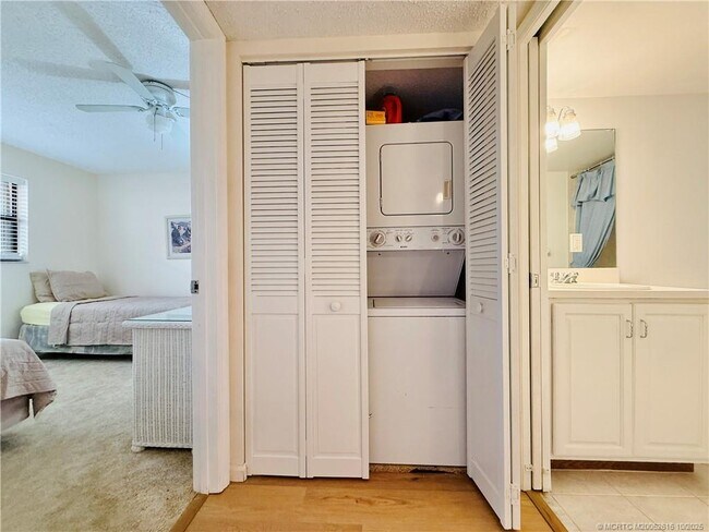 Building Photo - 9490 S Ocean Dr