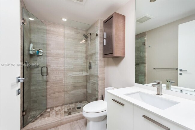 Building Photo - 1300 Brickell Bay Dr