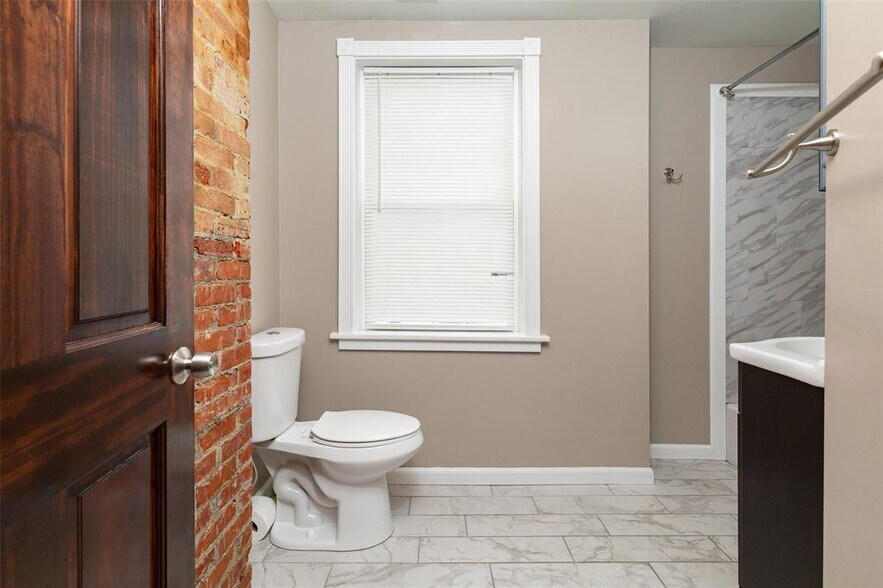 bathroom - 204 Mill St