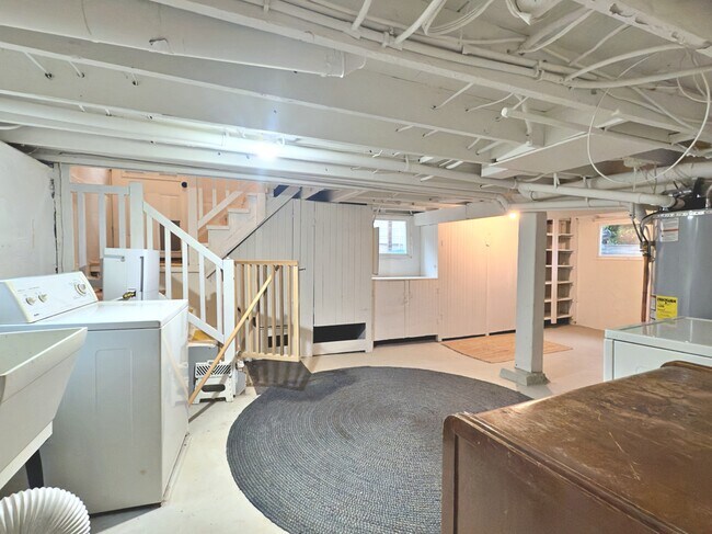 Building Photo - 4631 SE Clinton St