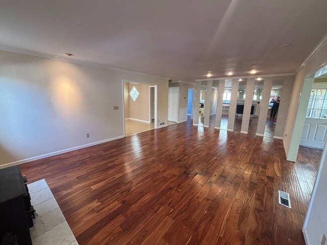 Building Photo - 3 Bedroom 2 Bathroom Single Family home in...