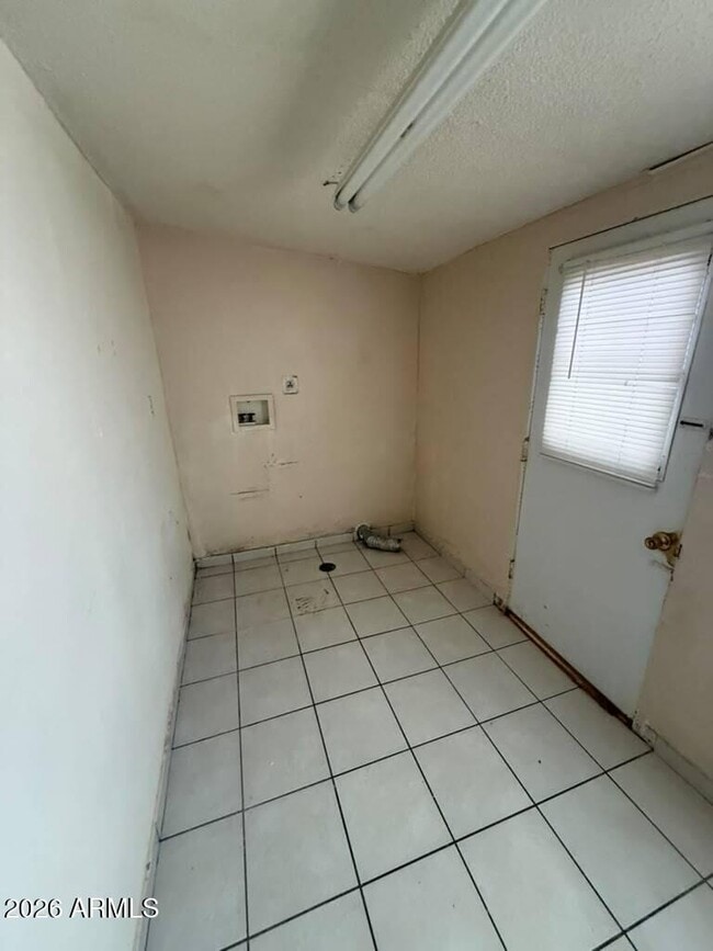 Building Photo - 834 5th St