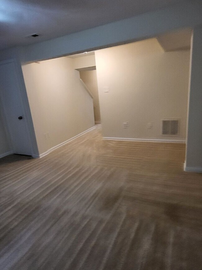 Building Photo - Bright and Welcoming!