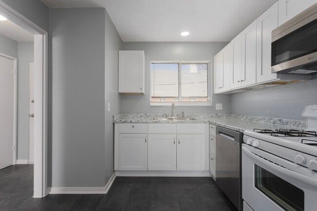 Building Photo - 403 W 87 Pl