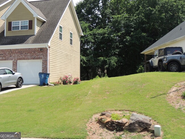 Building Photo - 450 MacLand Dr
