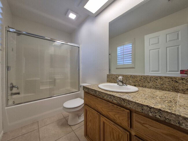 Building Photo - 3 bed/2 bath in Country Club Estates available now!