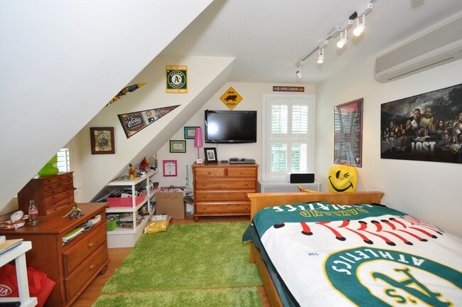 Building Photo - 150 Hubbard St