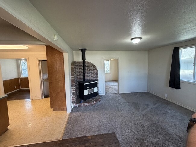 Building Photo - 1221 SW I St