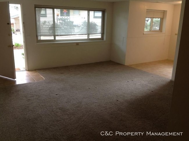 Building Photo - Large Remodeled Pacific Grove Apt