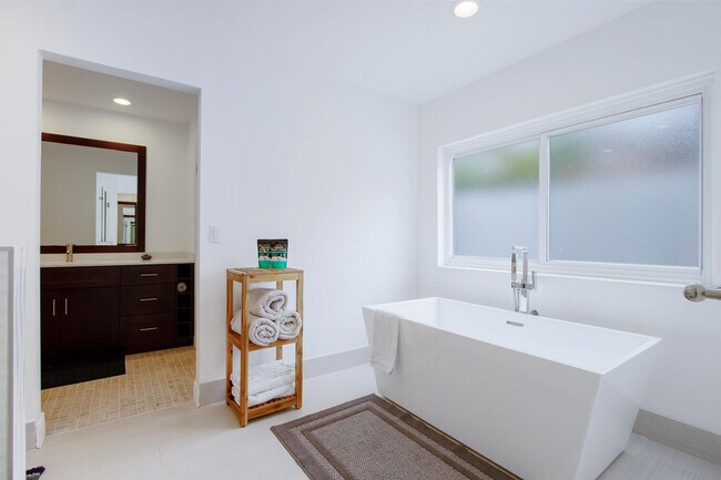 Building Photo - 12327 Quercus Ln