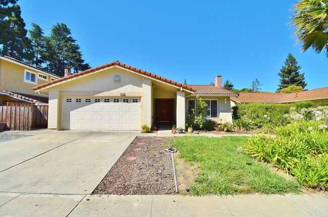 Building Photo - $3,790 4 BEDROOM VERY NICE REMODELED CENTR...