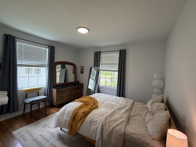 Building Photo - AVAILABLE EARLY JULY:  UPDATED 2 BEDROOM 1...