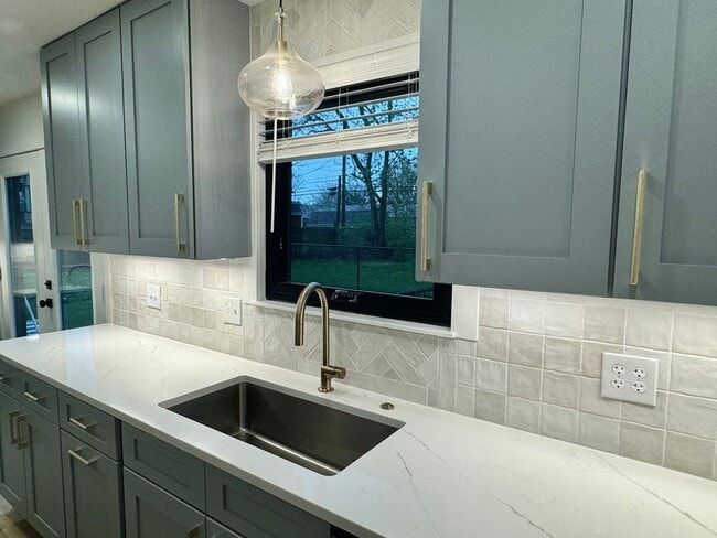 Building Photo - Beautifully Renovated Carmel Home!